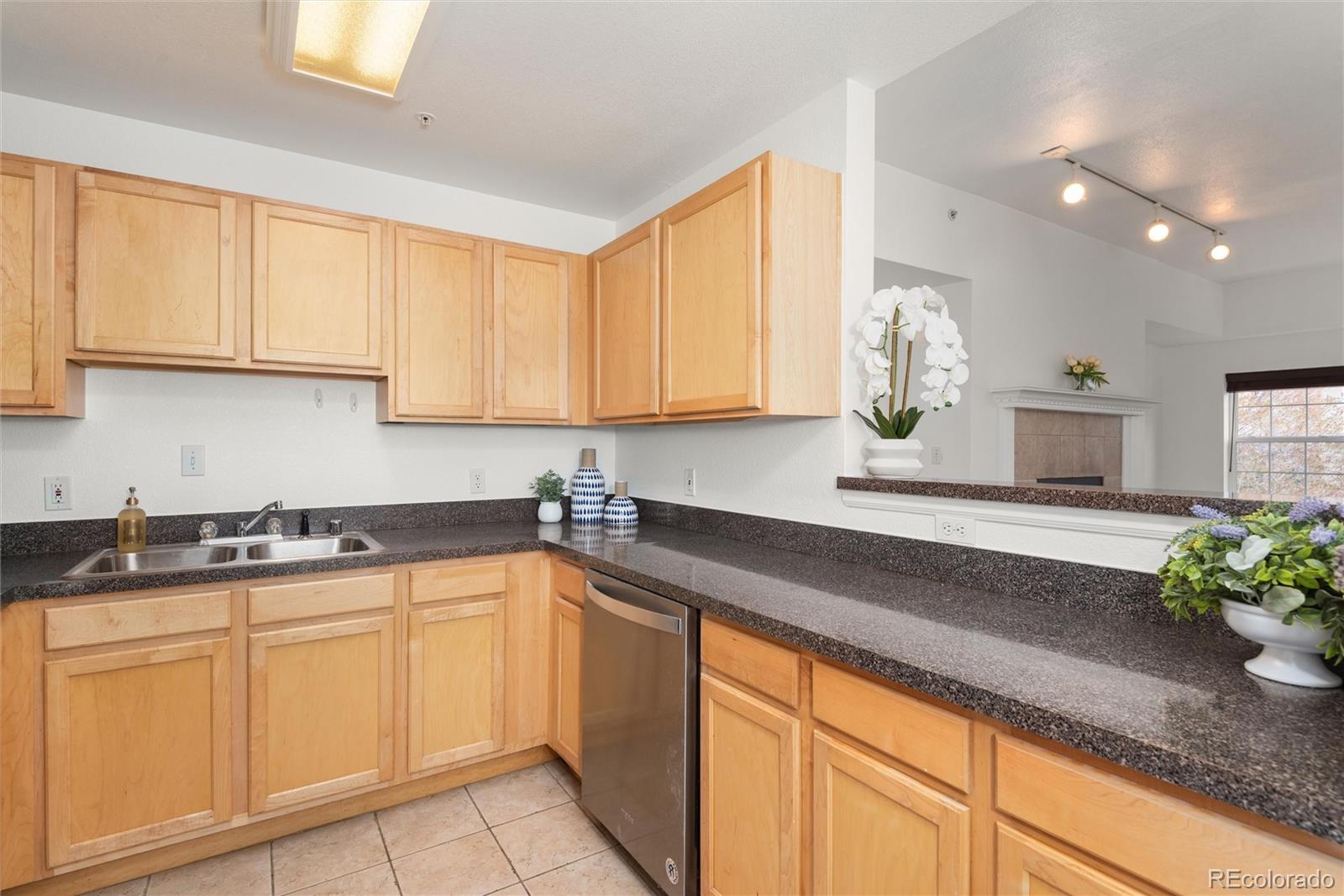 MLS Image #5 for 1780 n washington street 305,denver, Colorado