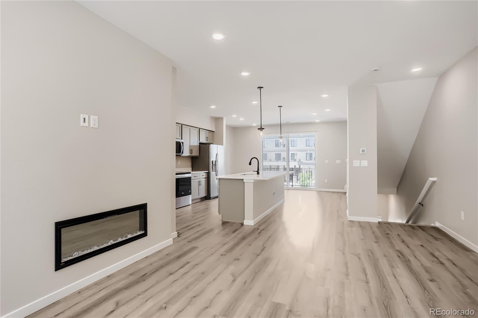 MLS Image #11 for 9200 e 47th avenue,denver, Colorado