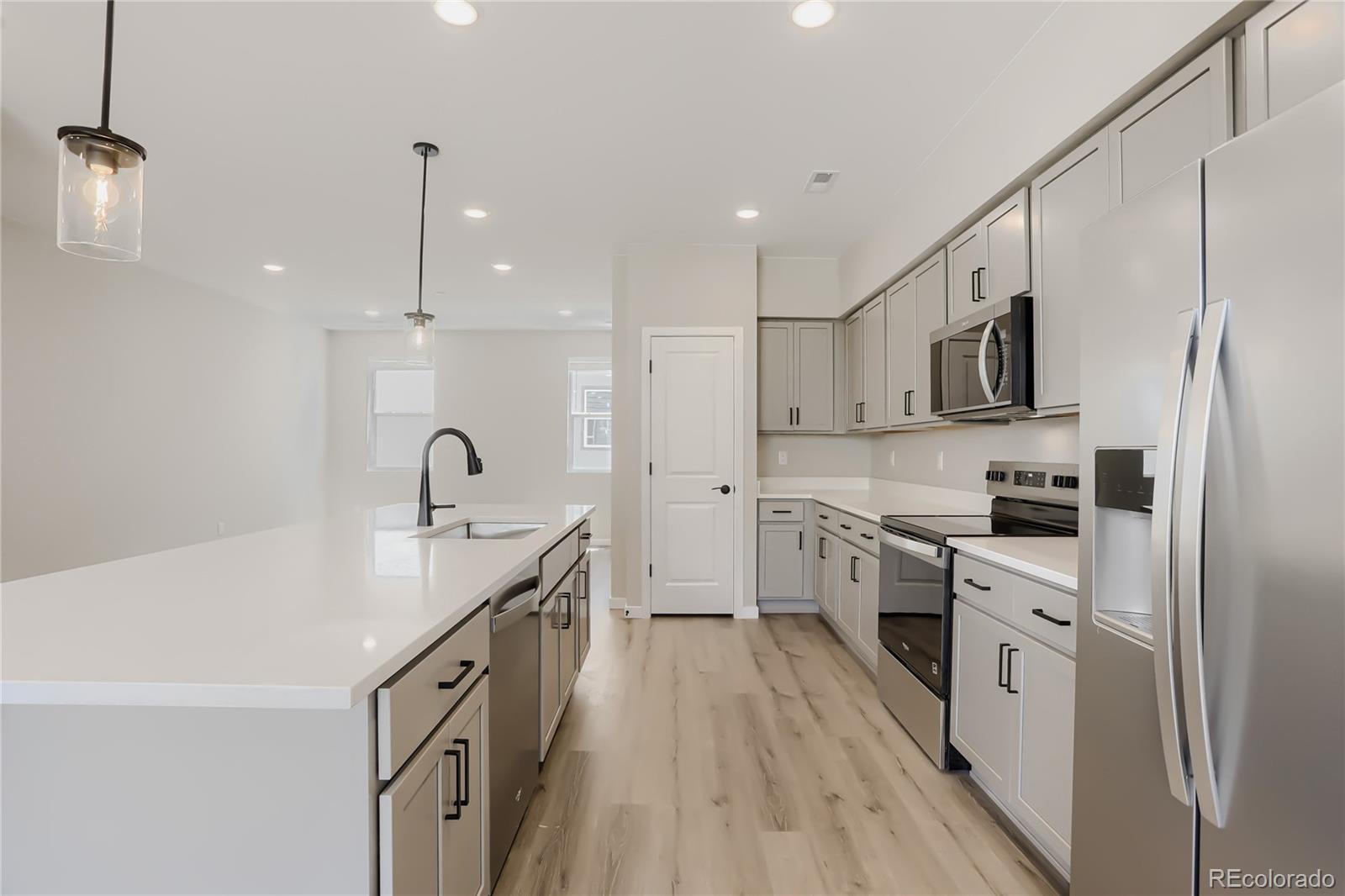MLS Image #14 for 9200 e 47th avenue,denver, Colorado