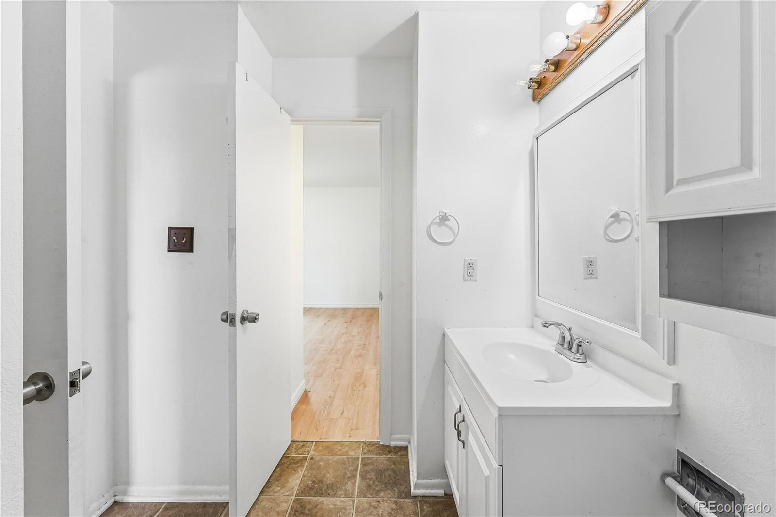 MLS Image #18 for 125  paris circle,aurora, Colorado