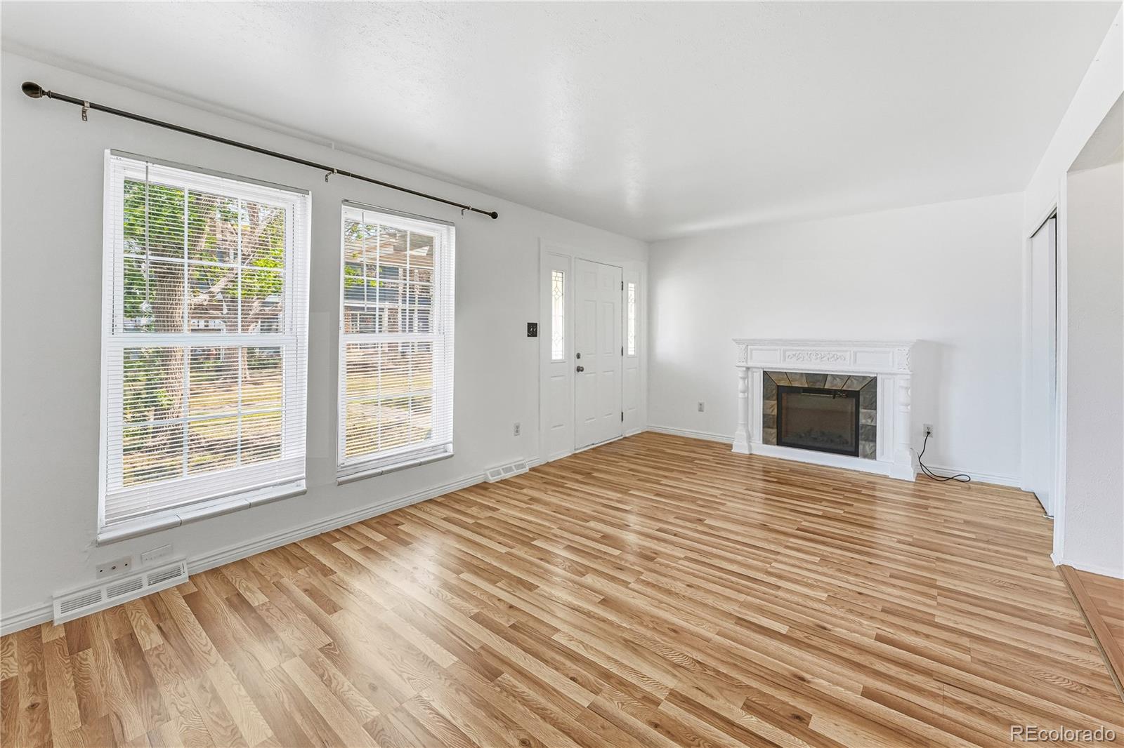 MLS Image #2 for 125  paris circle,aurora, Colorado