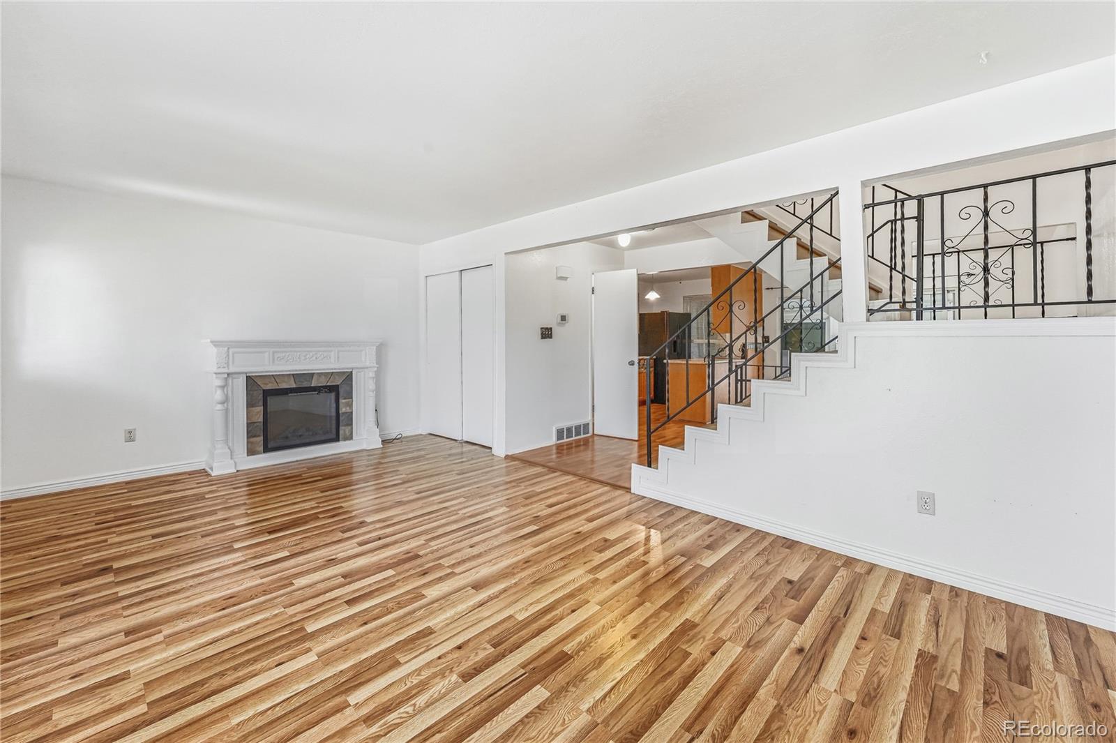 MLS Image #3 for 125  paris circle,aurora, Colorado