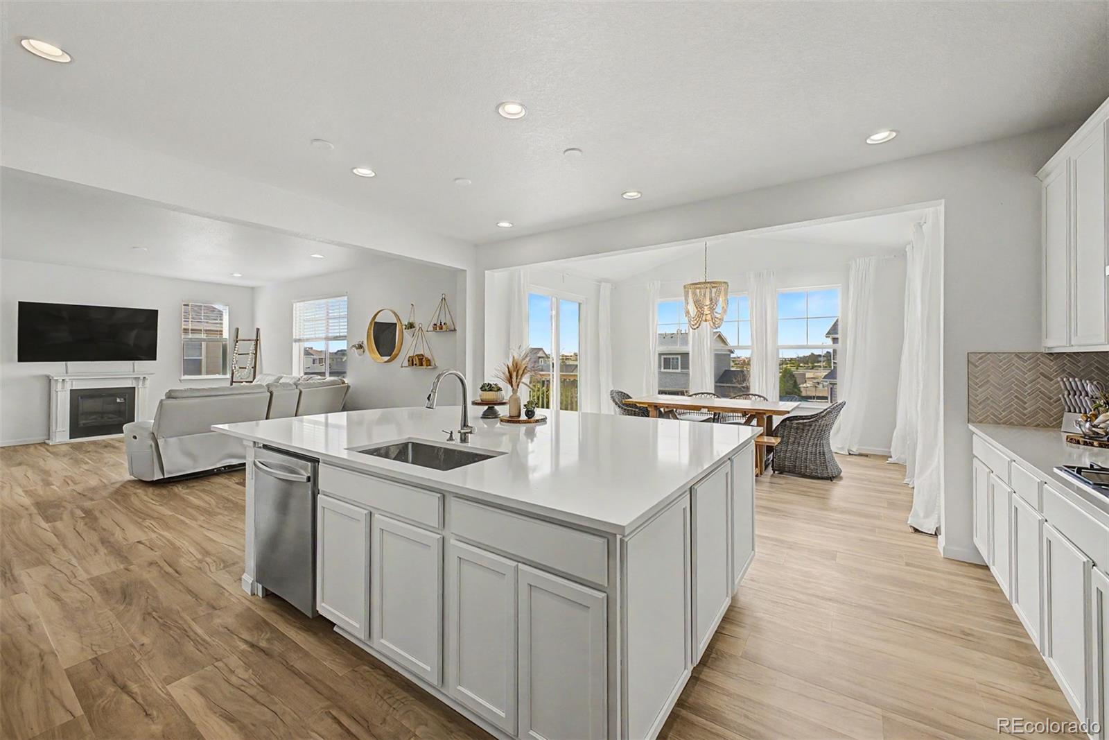 MLS Image #13 for 3845  eaton park street,aurora, Colorado