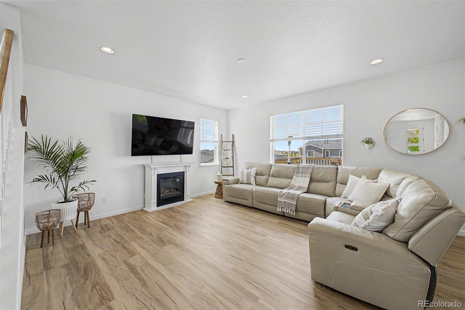MLS Image #4 for 3845  eaton park street,aurora, Colorado