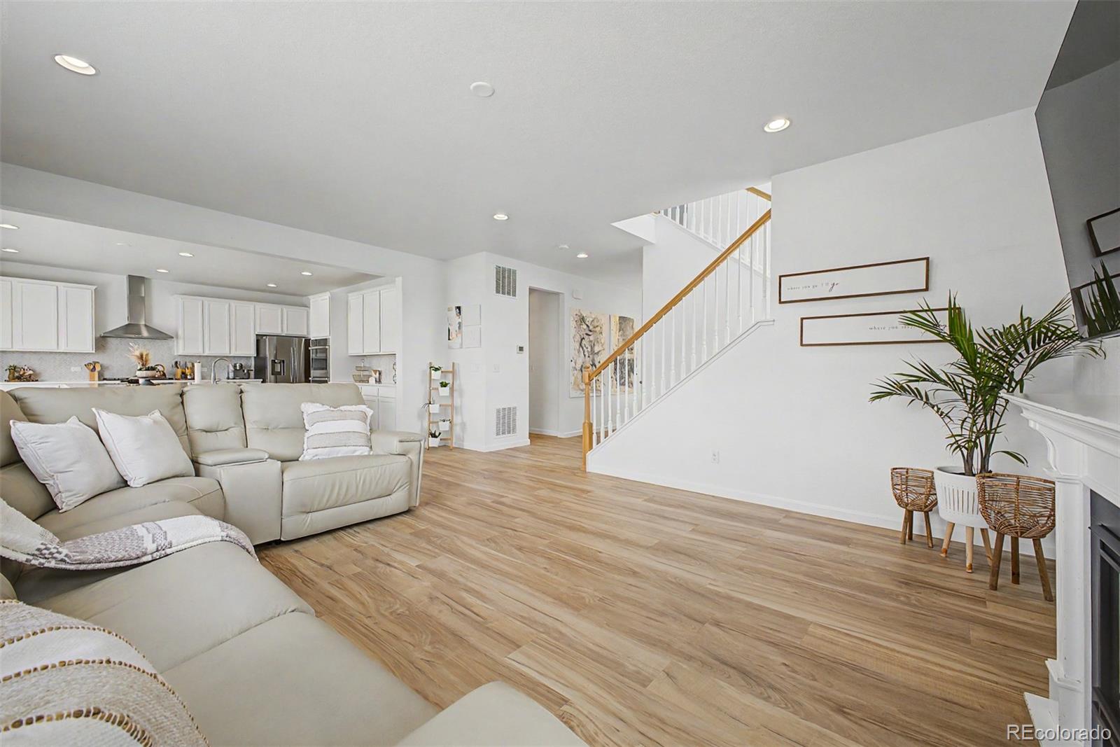 MLS Image #6 for 3845  eaton park street,aurora, Colorado
