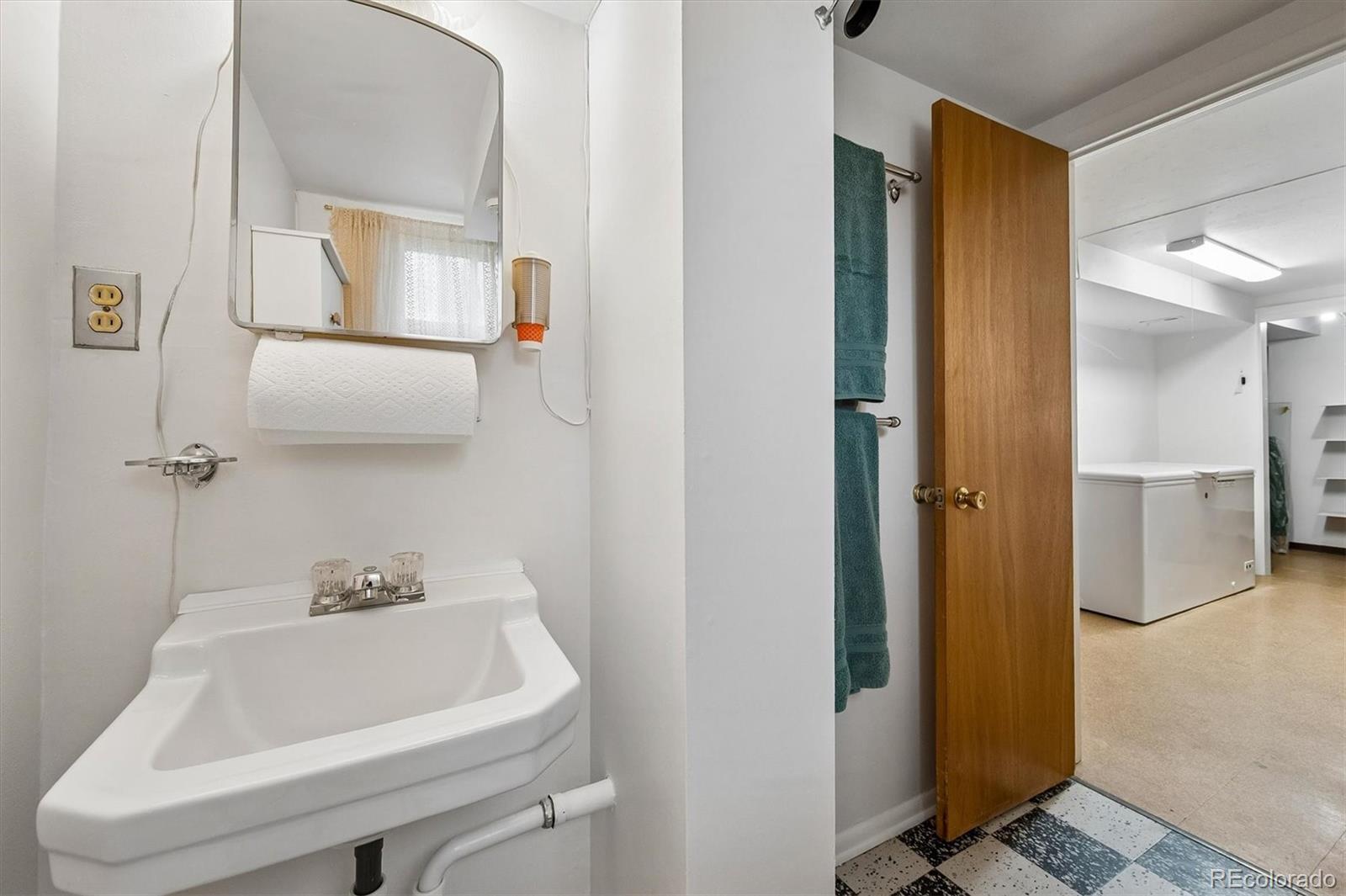 MLS Image #19 for 2712 s vrain street,denver, Colorado