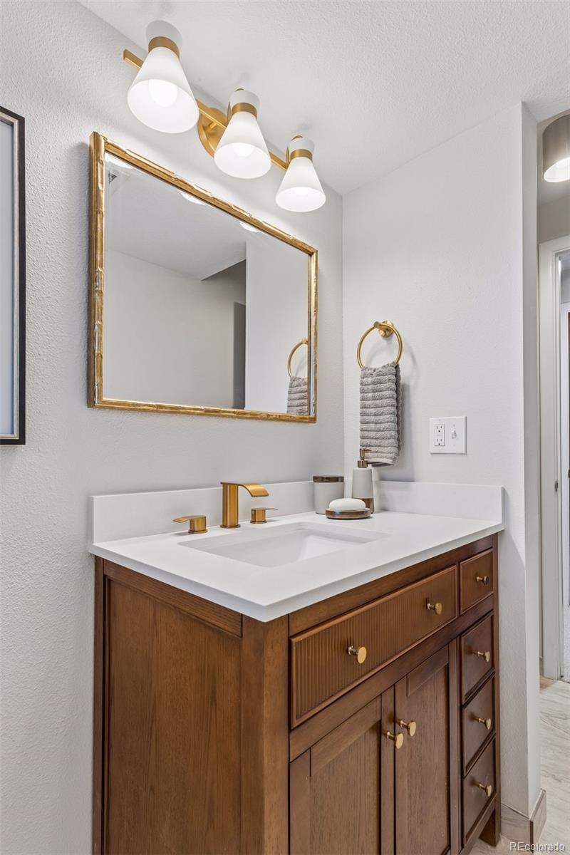 MLS Image #14 for 1995 s poplar street,denver, Colorado