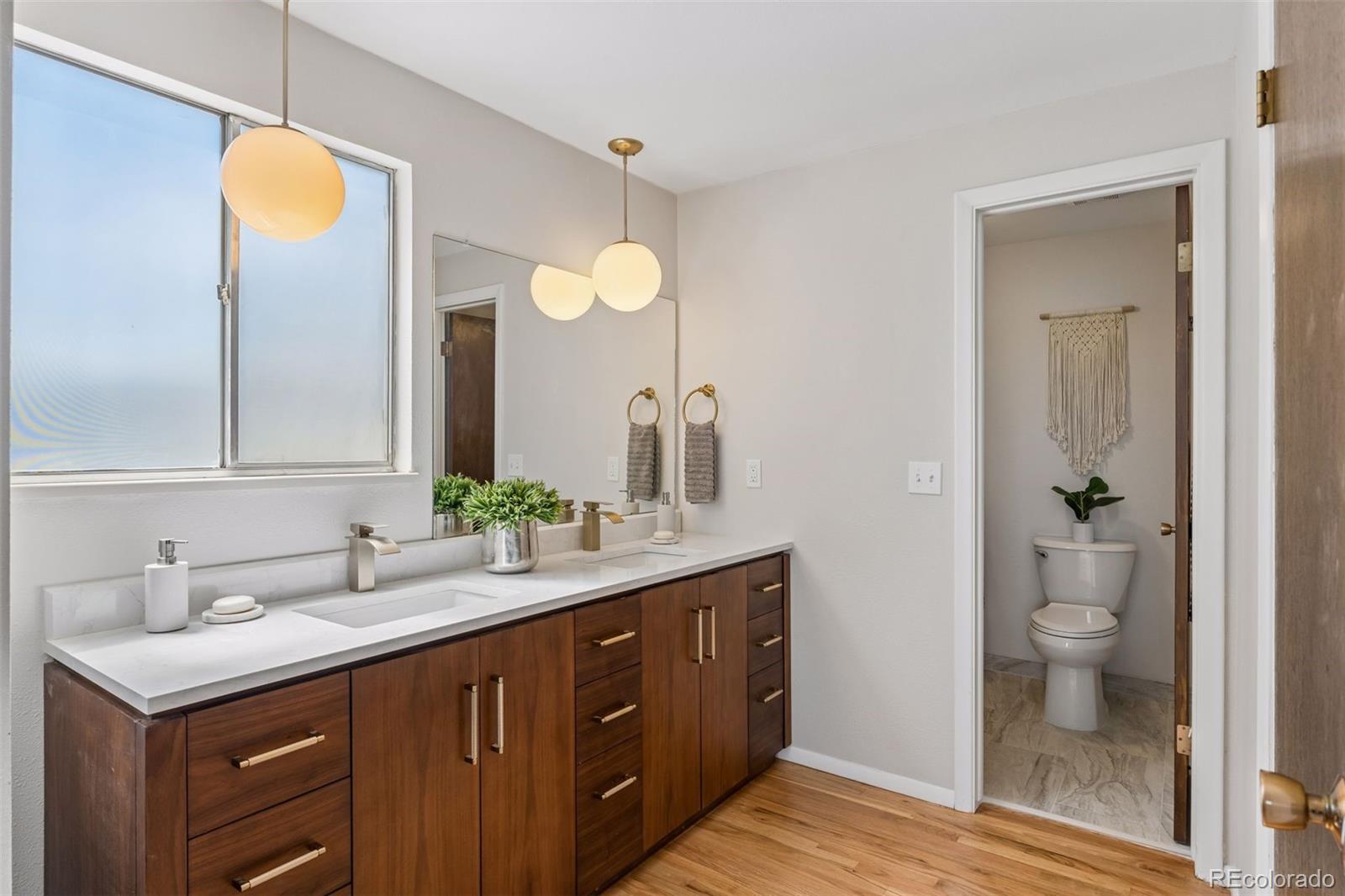 MLS Image #20 for 1995 s poplar street,denver, Colorado