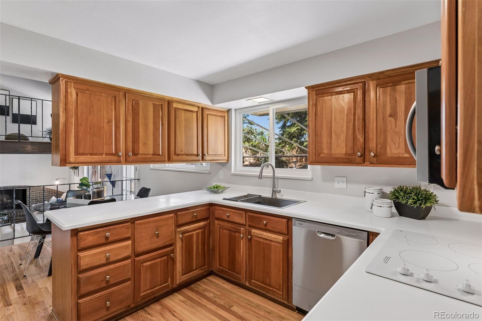 MLS Image #5 for 1995 s poplar street,denver, Colorado