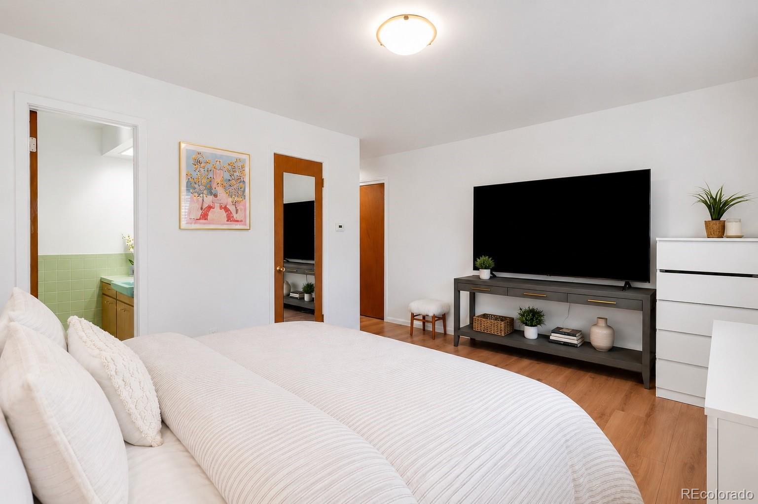 MLS Image #18 for 443 s niagara street,denver, Colorado