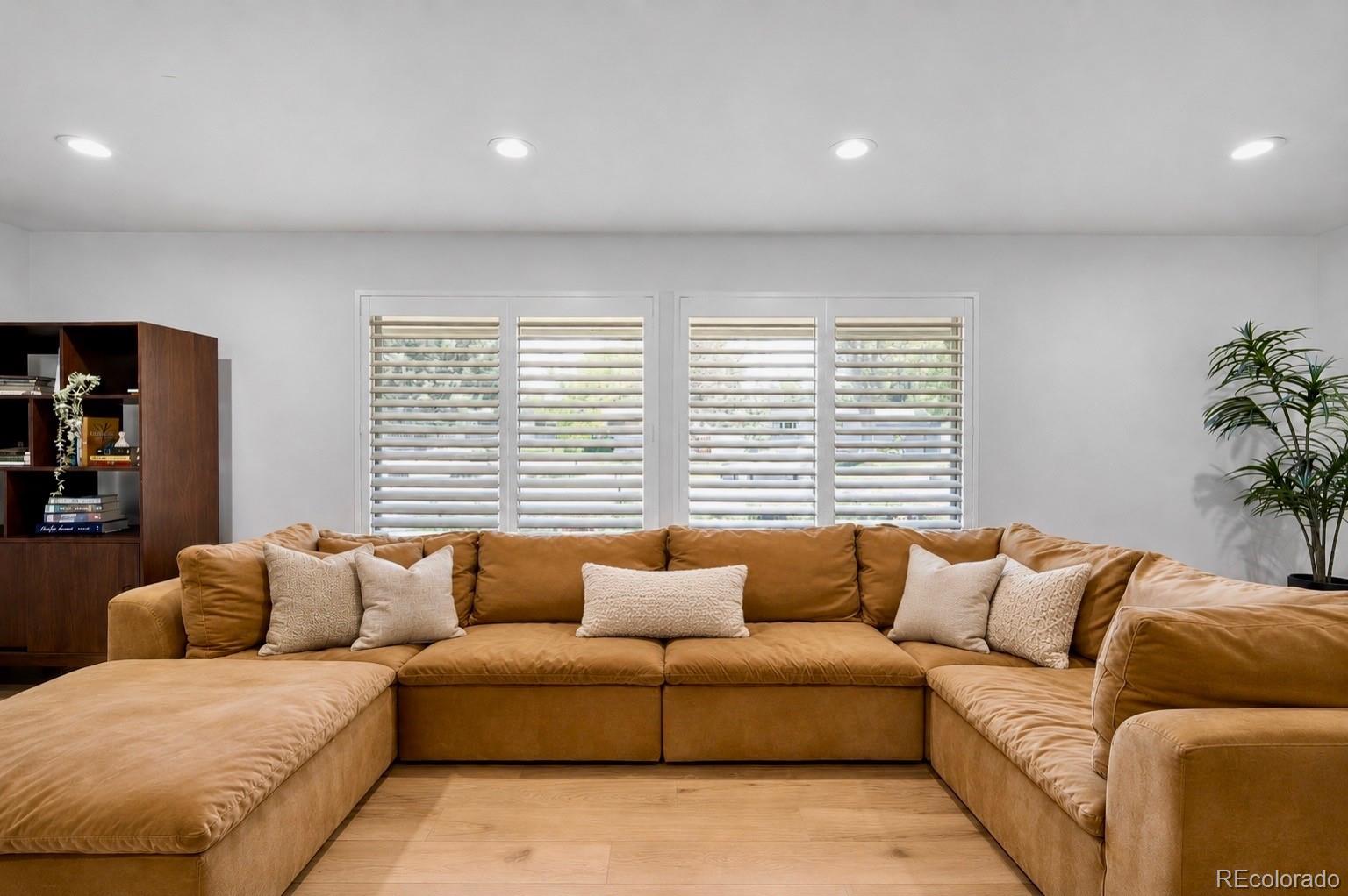 MLS Image #4 for 443 s niagara street,denver, Colorado