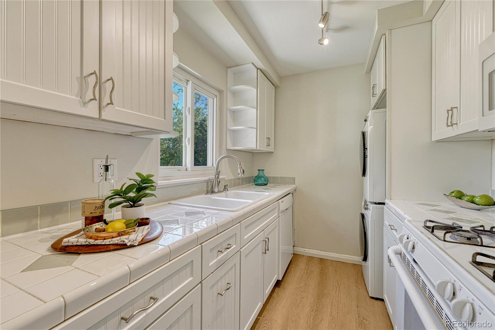 MLS Image #10 for 3084 s dexter way,denver, Colorado