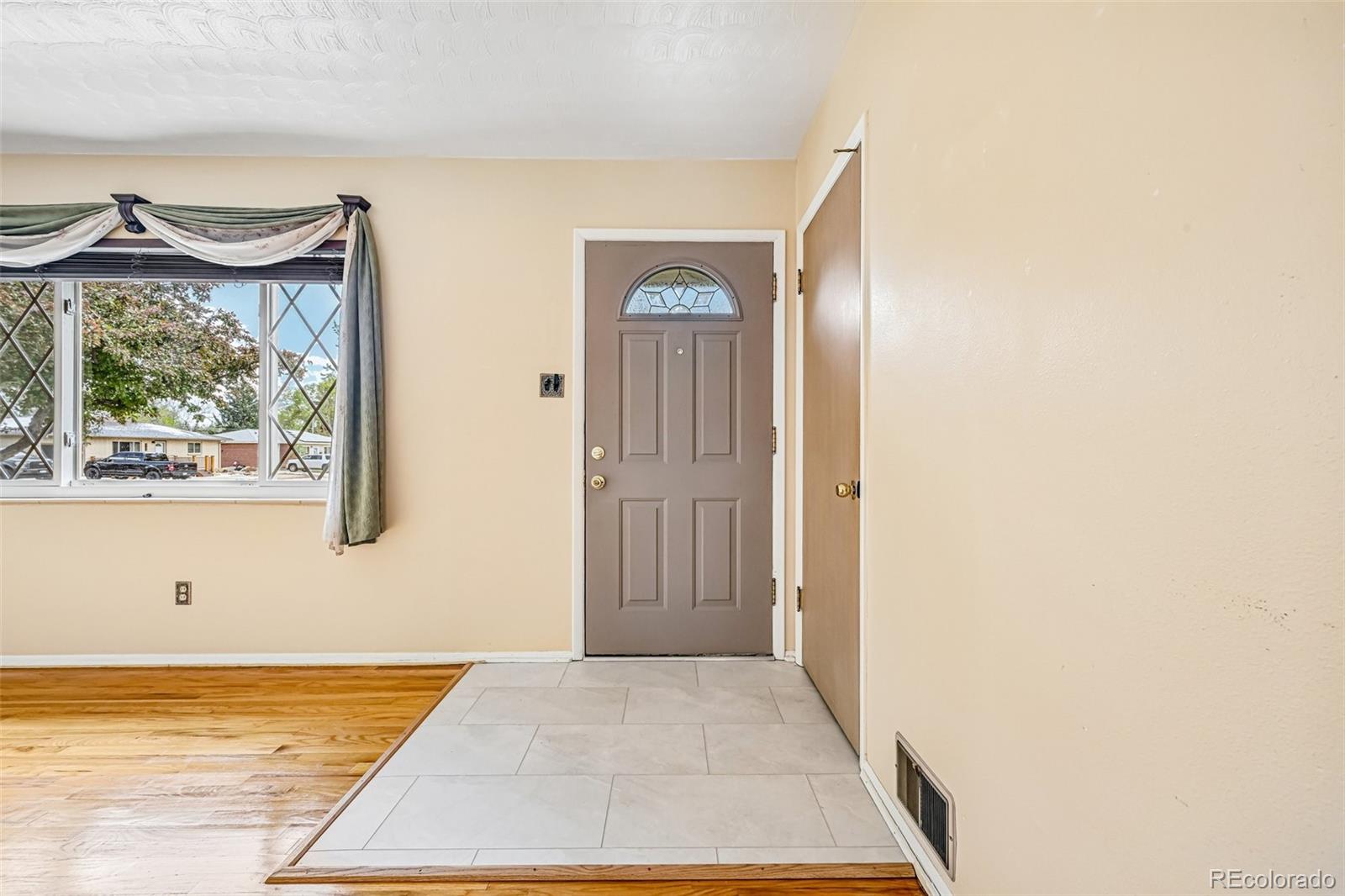 MLS Image #5 for 10209 w 68th avenue,arvada, Colorado