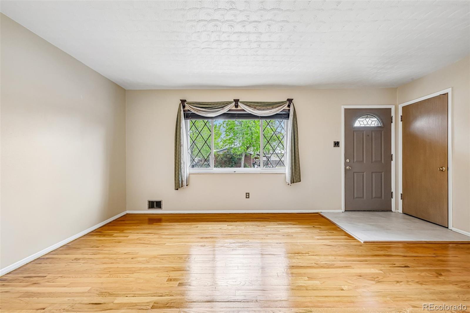 MLS Image #7 for 10209 w 68th avenue,arvada, Colorado