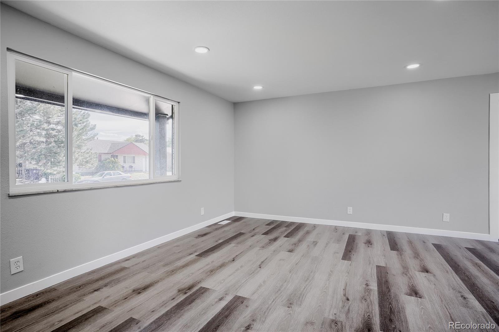 MLS Image #11 for 15121 e 55th avenue,denver, Colorado