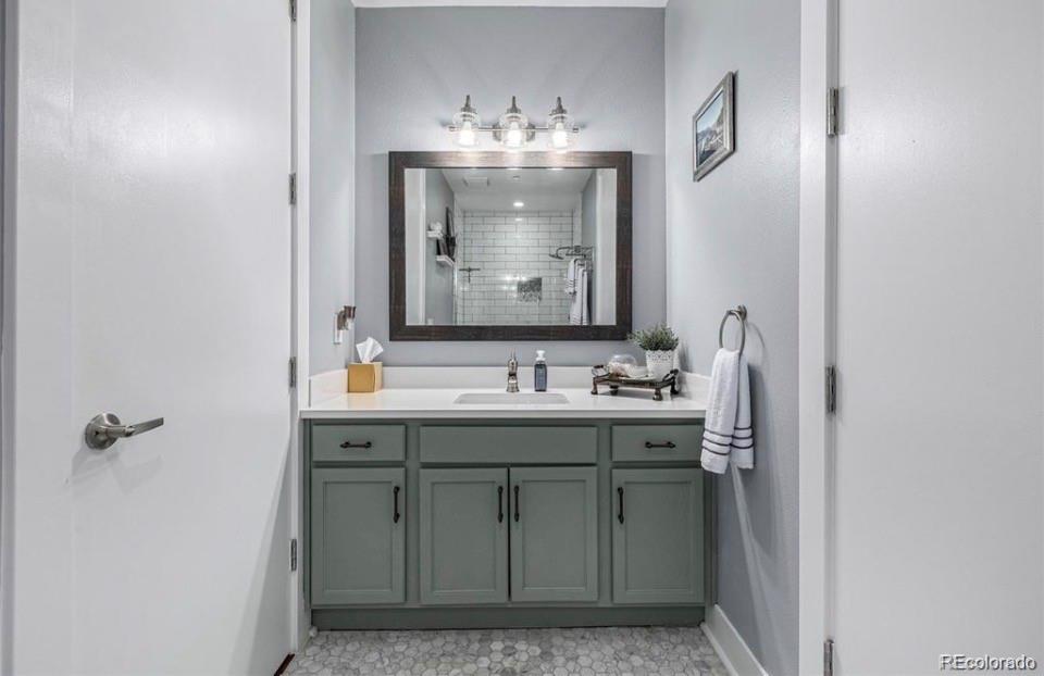 MLS Image #30 for 1488  madison street,denver, Colorado