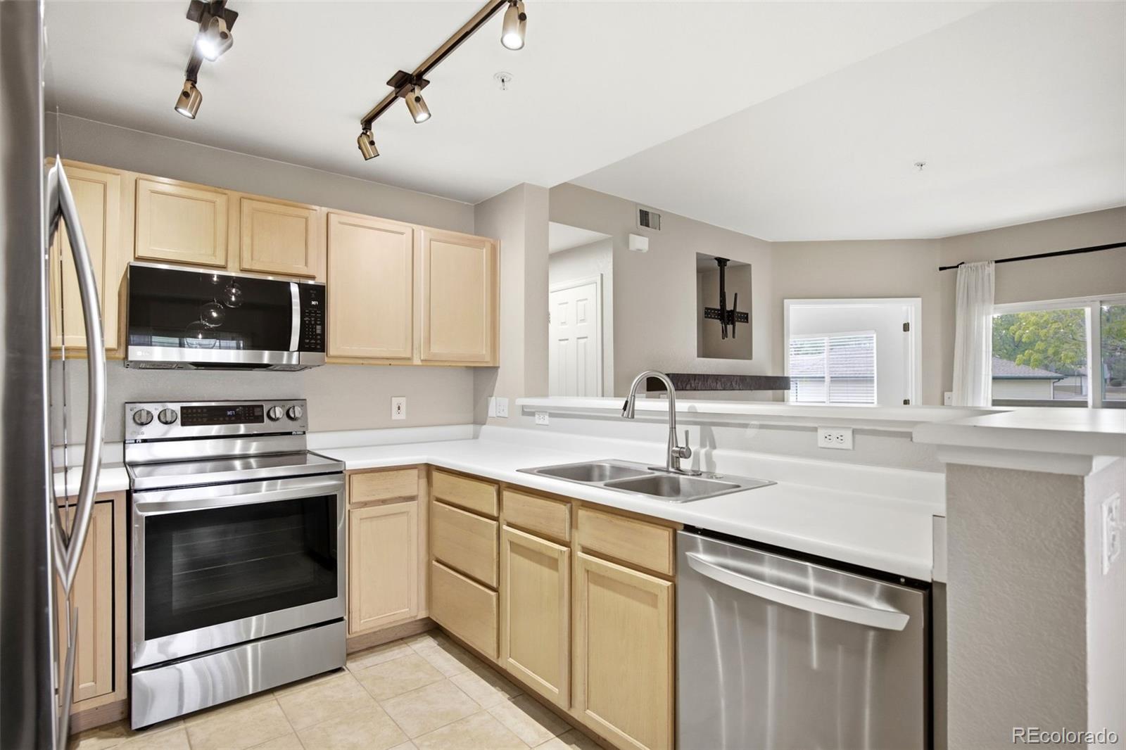 MLS Image #6 for 8707 e florida avenue 707,denver, Colorado