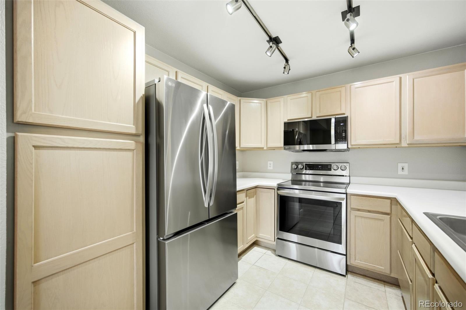 MLS Image #7 for 8707 e florida avenue 707,denver, Colorado