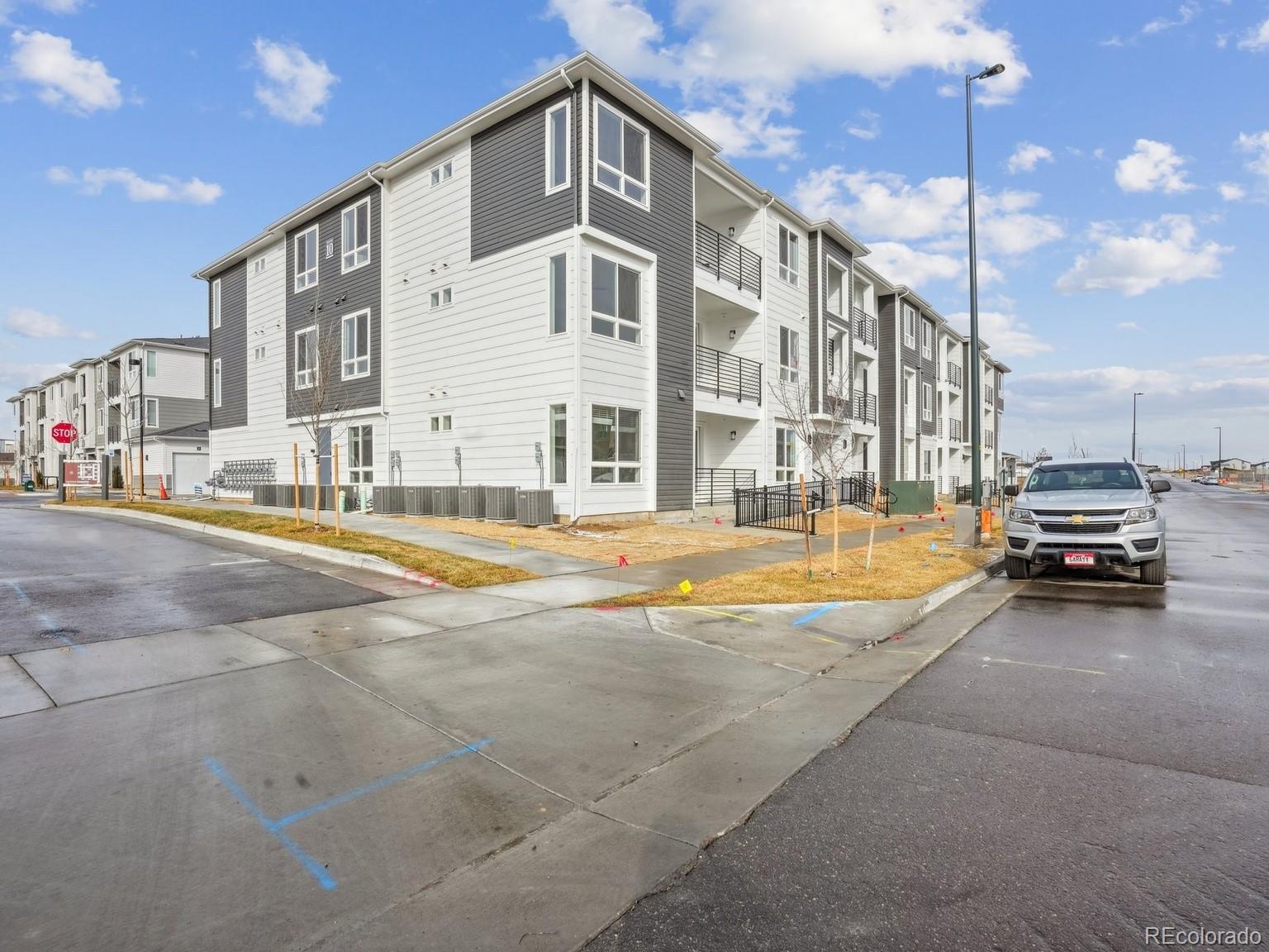 MLS Image #3 for 6153 n ceylon street,denver, Colorado