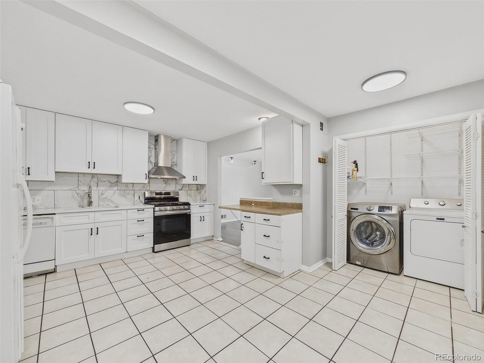 MLS Image #16 for 1081 s knox court,denver, Colorado