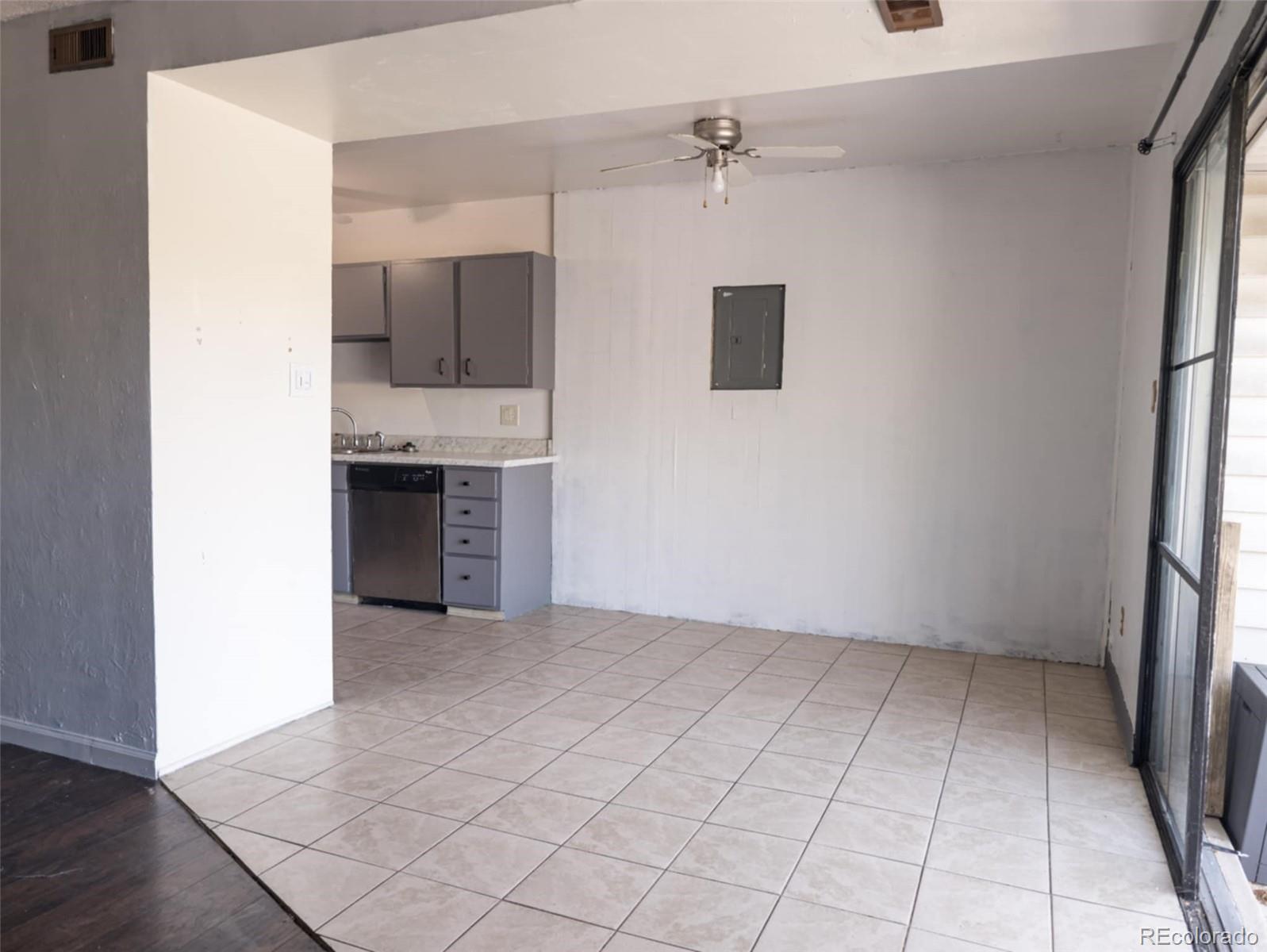 MLS Image #5 for 3001 e fountain boulevard,colorado springs, Colorado