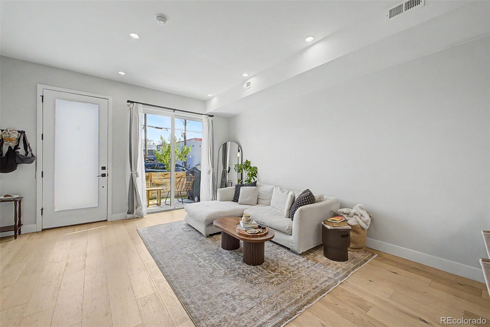 MLS Image #11 for 1921 w elk place,denver, Colorado