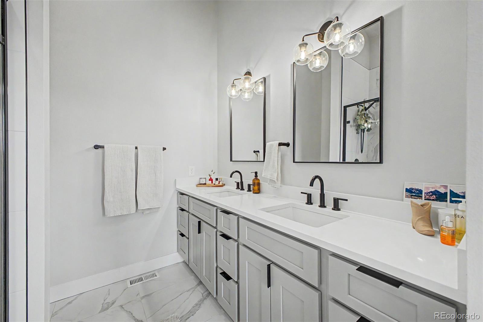 MLS Image #19 for 1921 w elk place,denver, Colorado