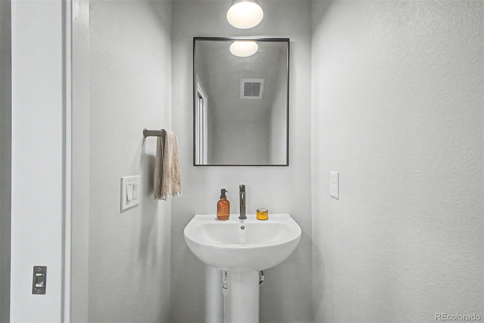 MLS Image #8 for 1921 w elk place,denver, Colorado