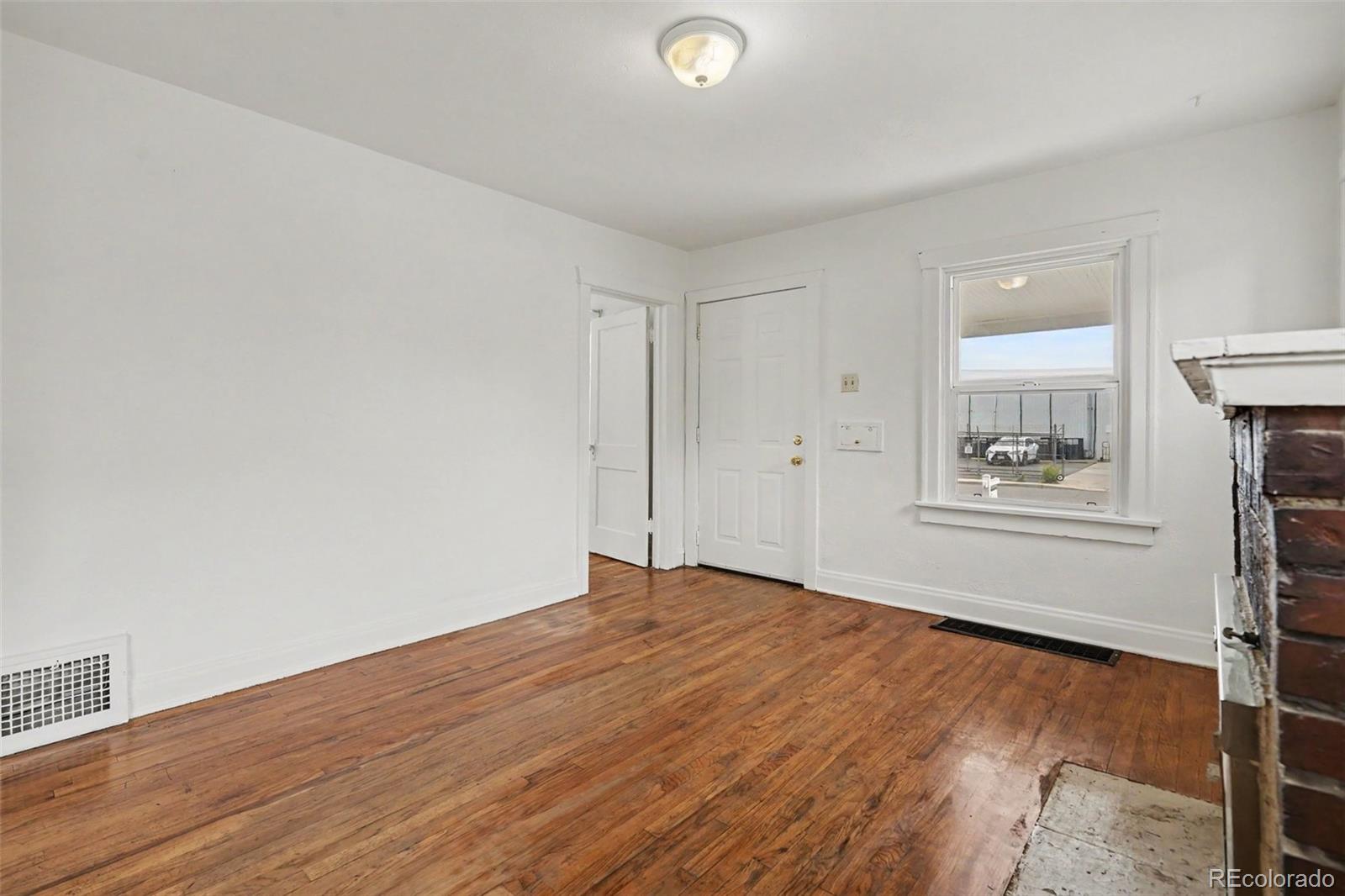 MLS Image #4 for 1237 s bannock street,denver, Colorado