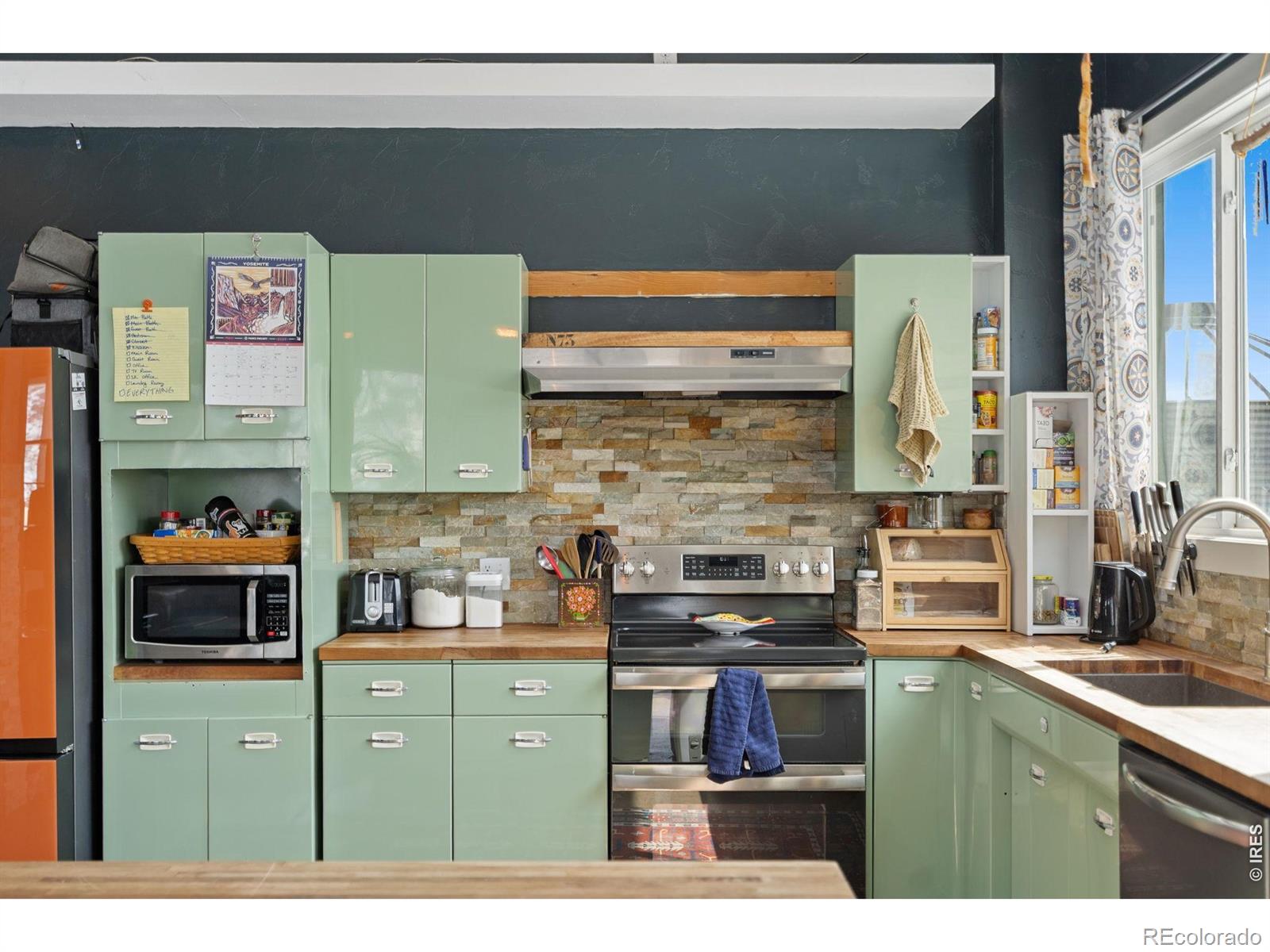 MLS Image #11 for 1154  redstone drive,bellvue, Colorado