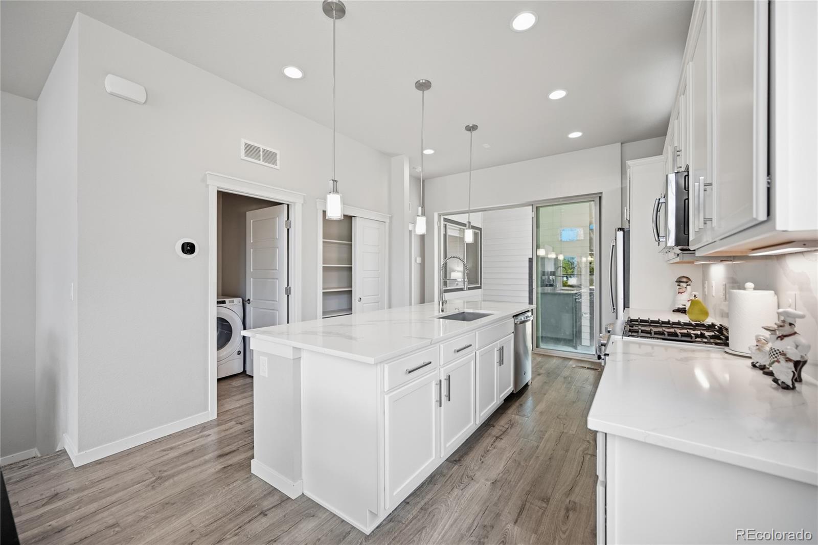 MLS Image #11 for 11577 e 25th avenue,aurora, Colorado