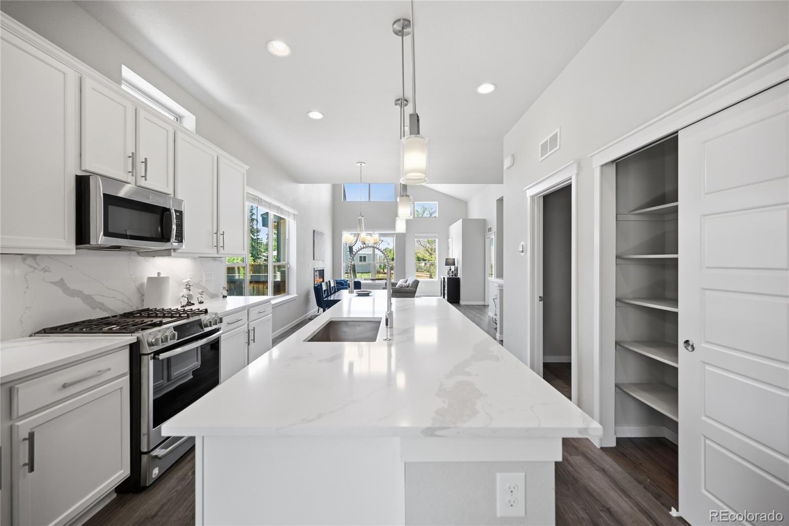 MLS Image #7 for 11577 e 25th avenue,aurora, Colorado