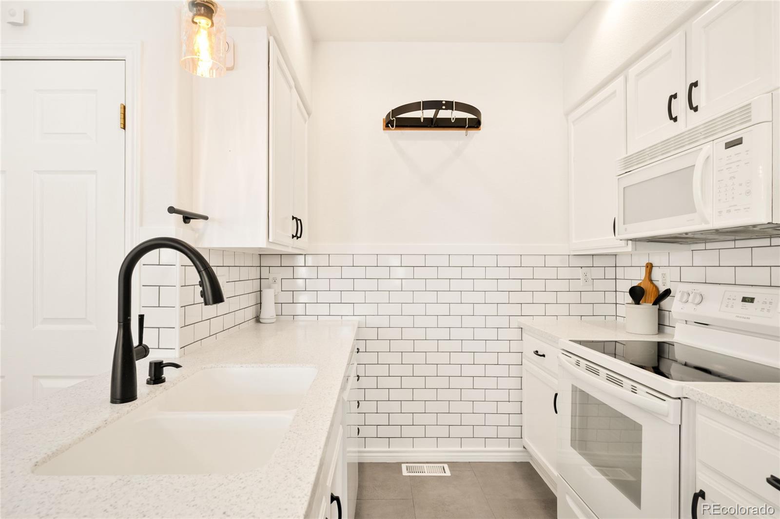 MLS Image #10 for 818 s terry street,longmont, Colorado