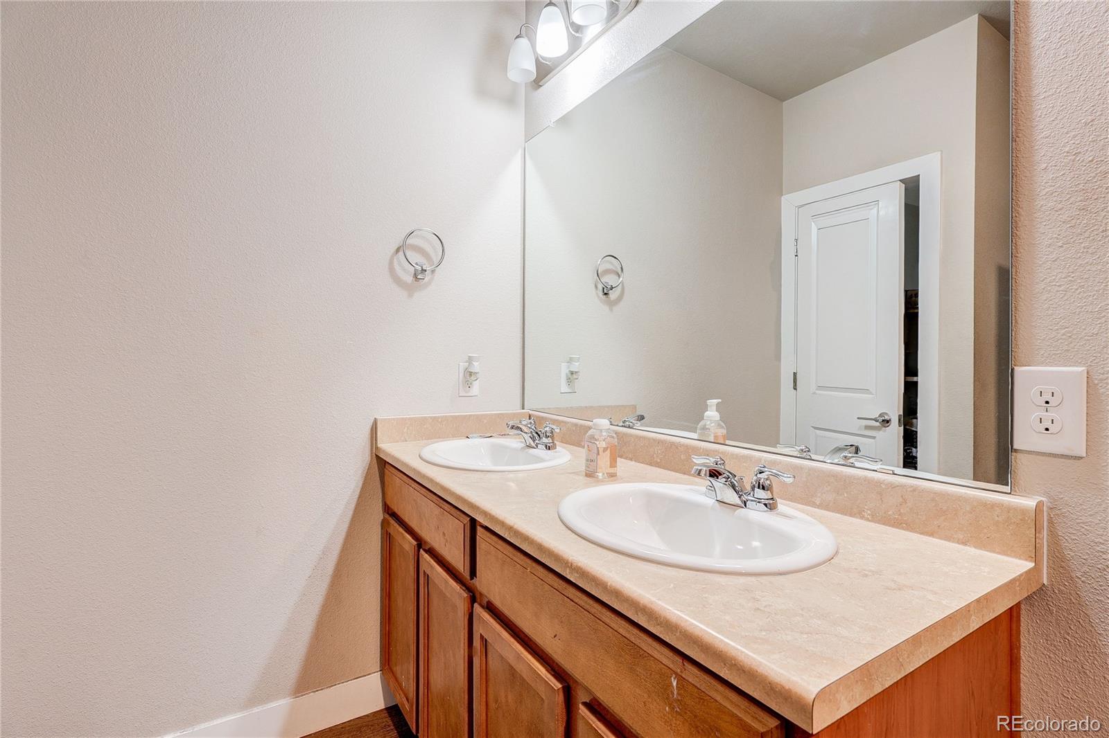 MLS Image #5 for 14331 e tennessee avenue,aurora, Colorado