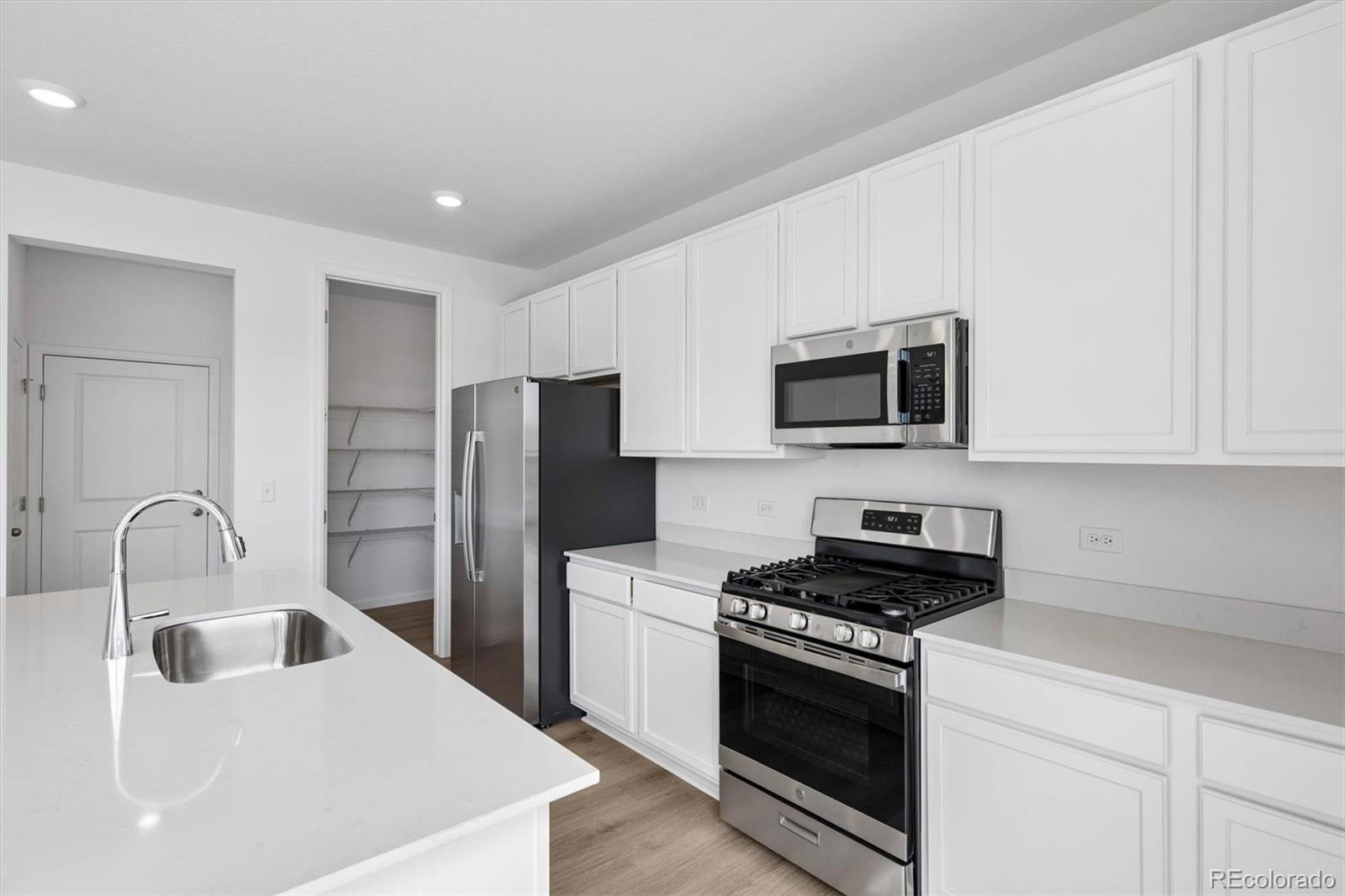 MLS Image #10 for 45932  wood thrush avenue,bennett, Colorado