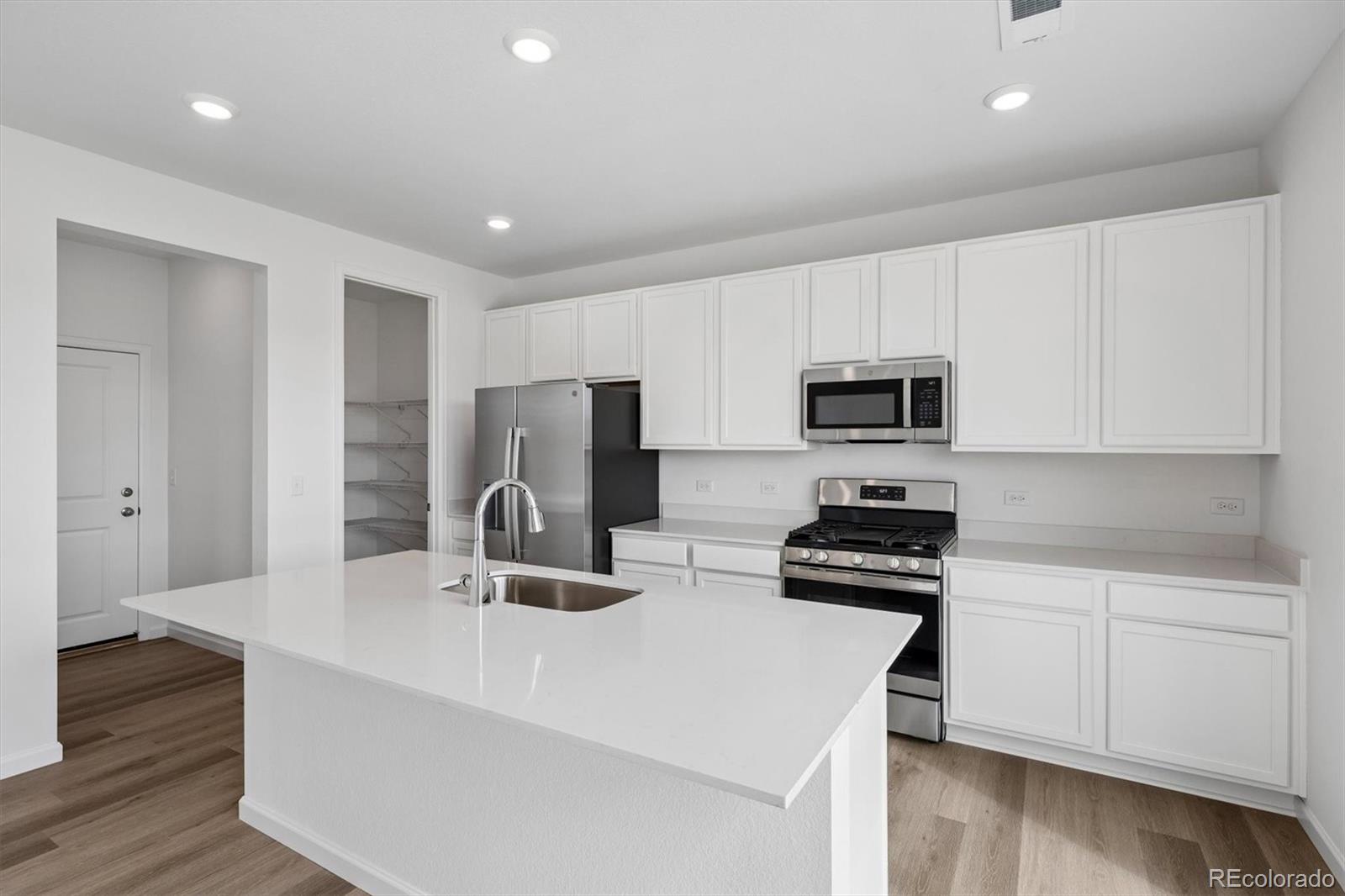 MLS Image #9 for 45932  wood thrush avenue,bennett, Colorado