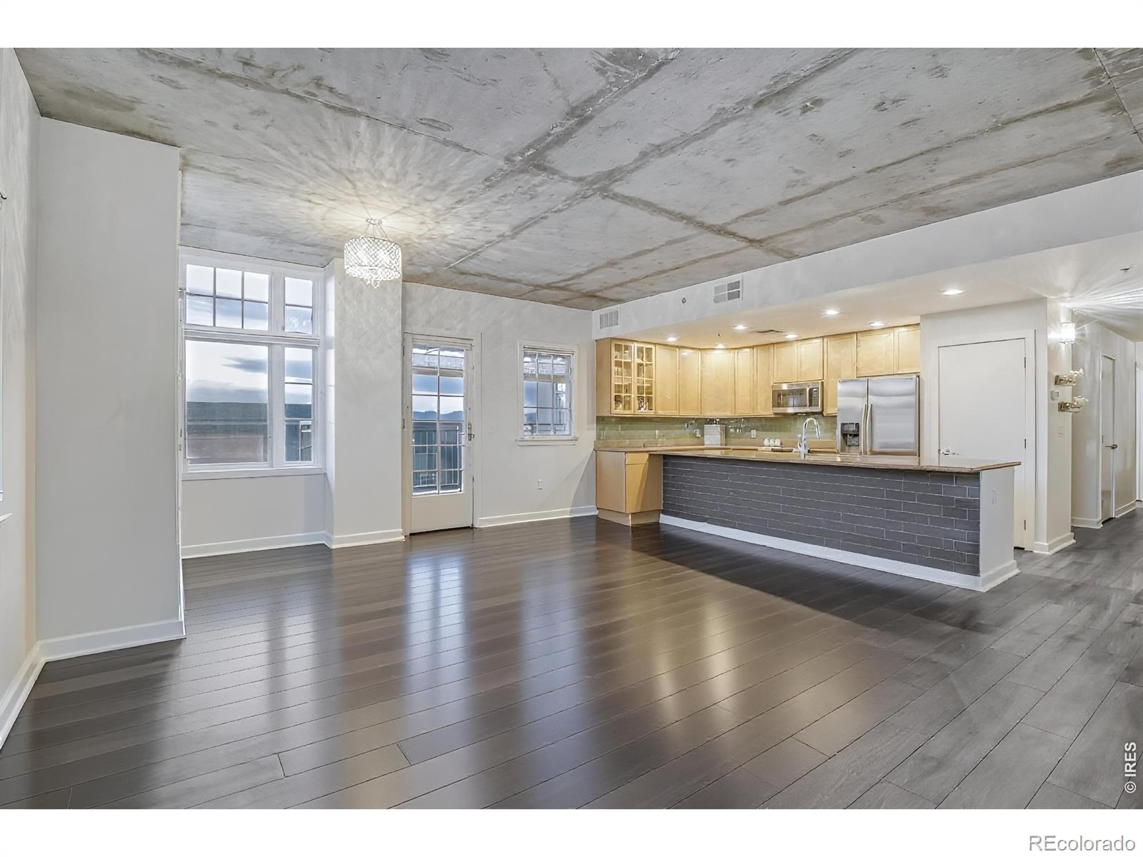 MLS Image #6 for 275 s harrison street 501,denver, Colorado