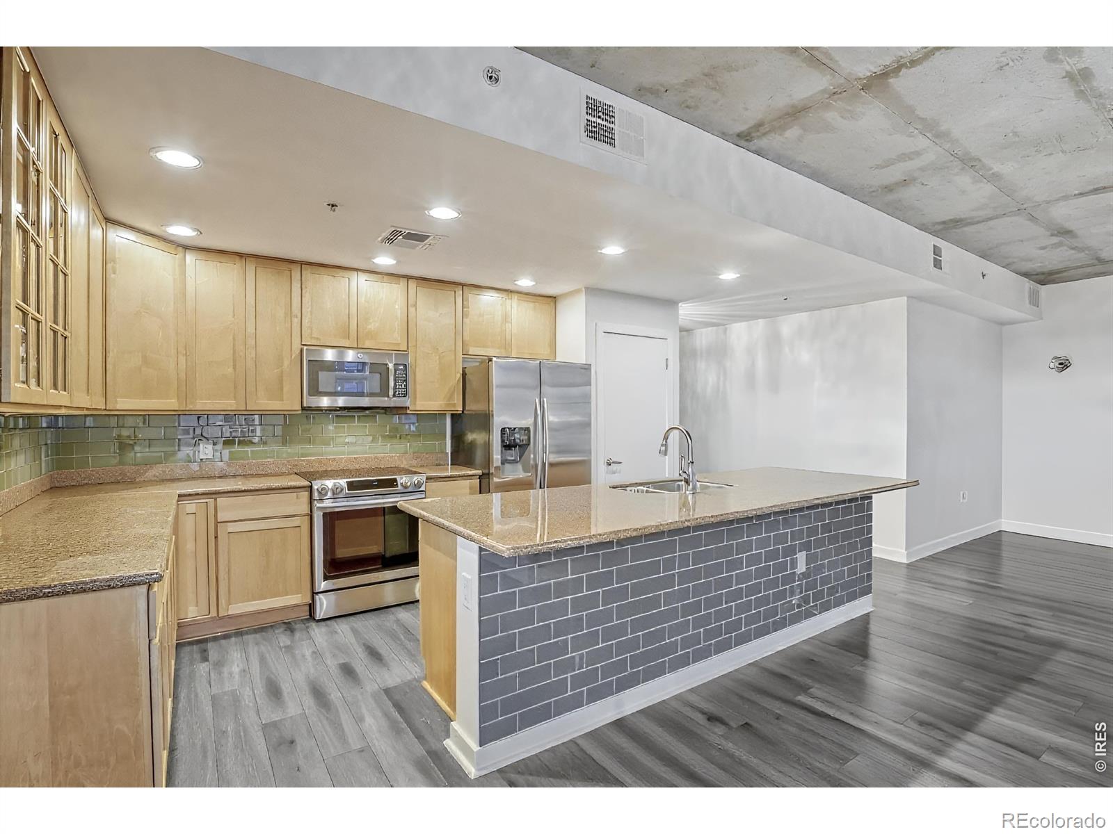 MLS Image #8 for 275 s harrison street 501,denver, Colorado