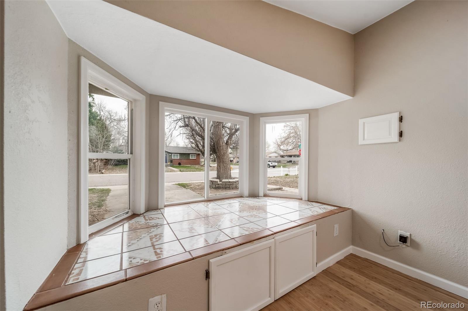 MLS Image #18 for 3443 s vrain street,denver, Colorado
