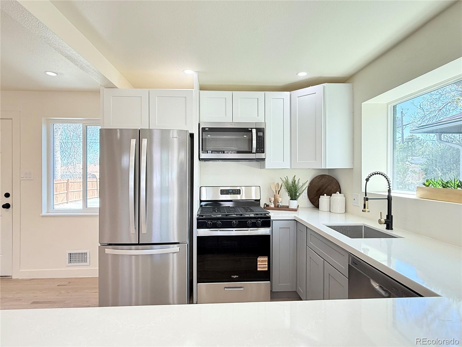 MLS Image #4 for 3280  leyden street,denver, Colorado