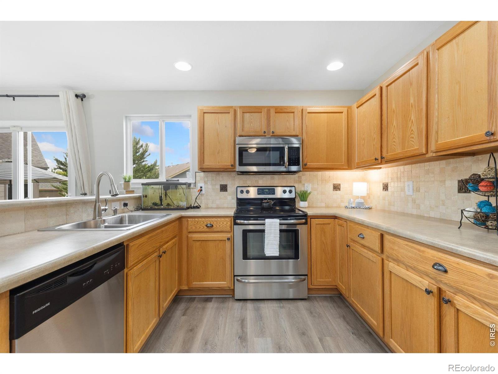 MLS Image #4 for 2122  redhead drive,johnstown, Colorado