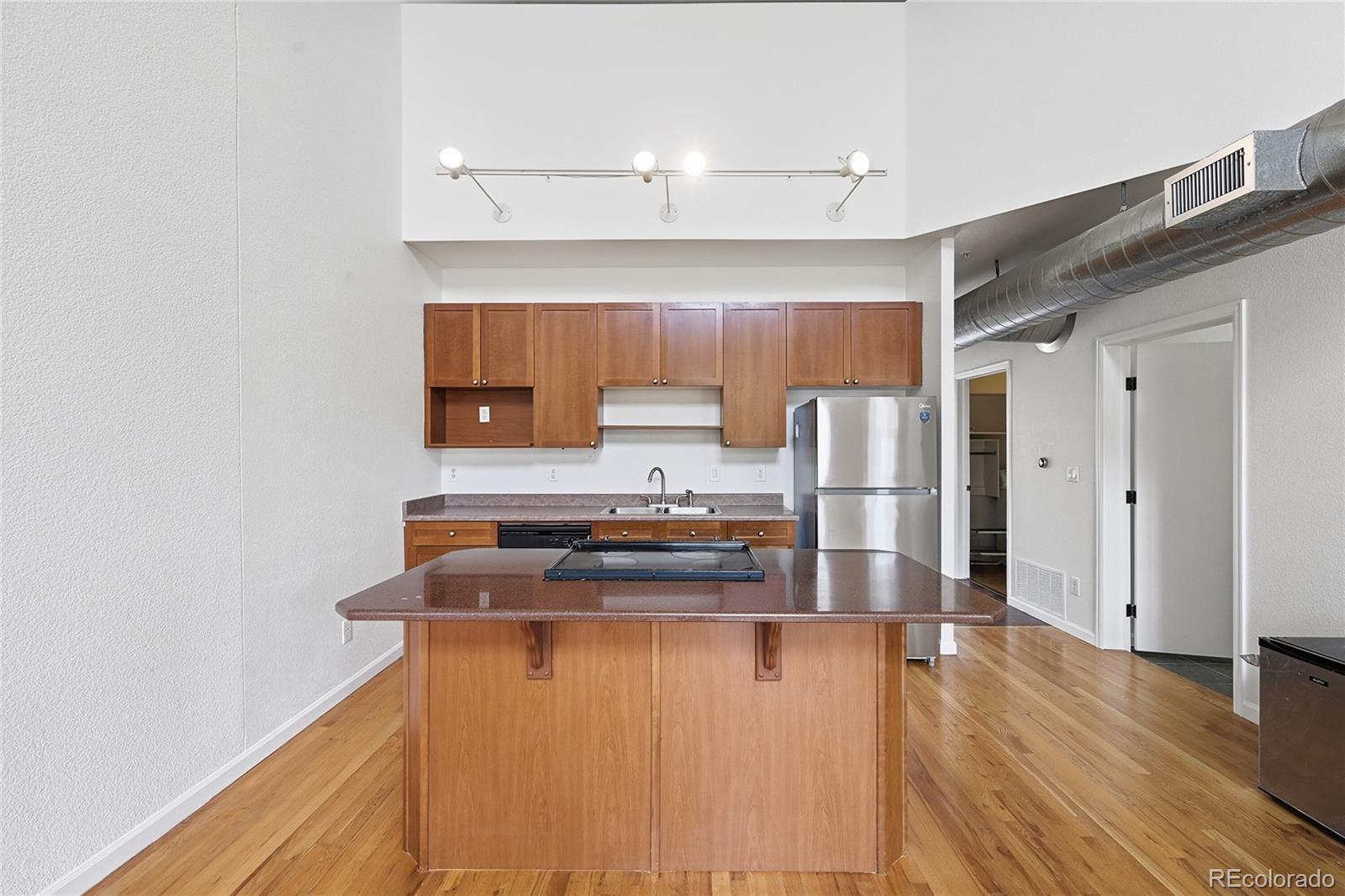 MLS Image #10 for 220  roslyn street,denver, Colorado