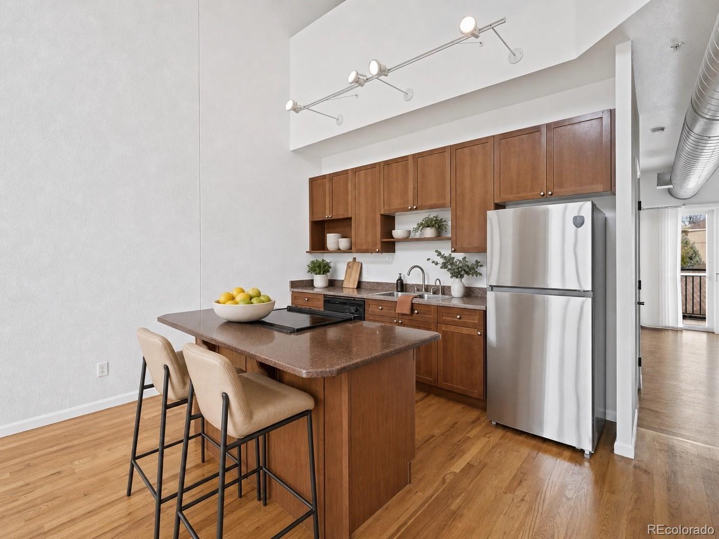 MLS Image #11 for 220  roslyn street,denver, Colorado