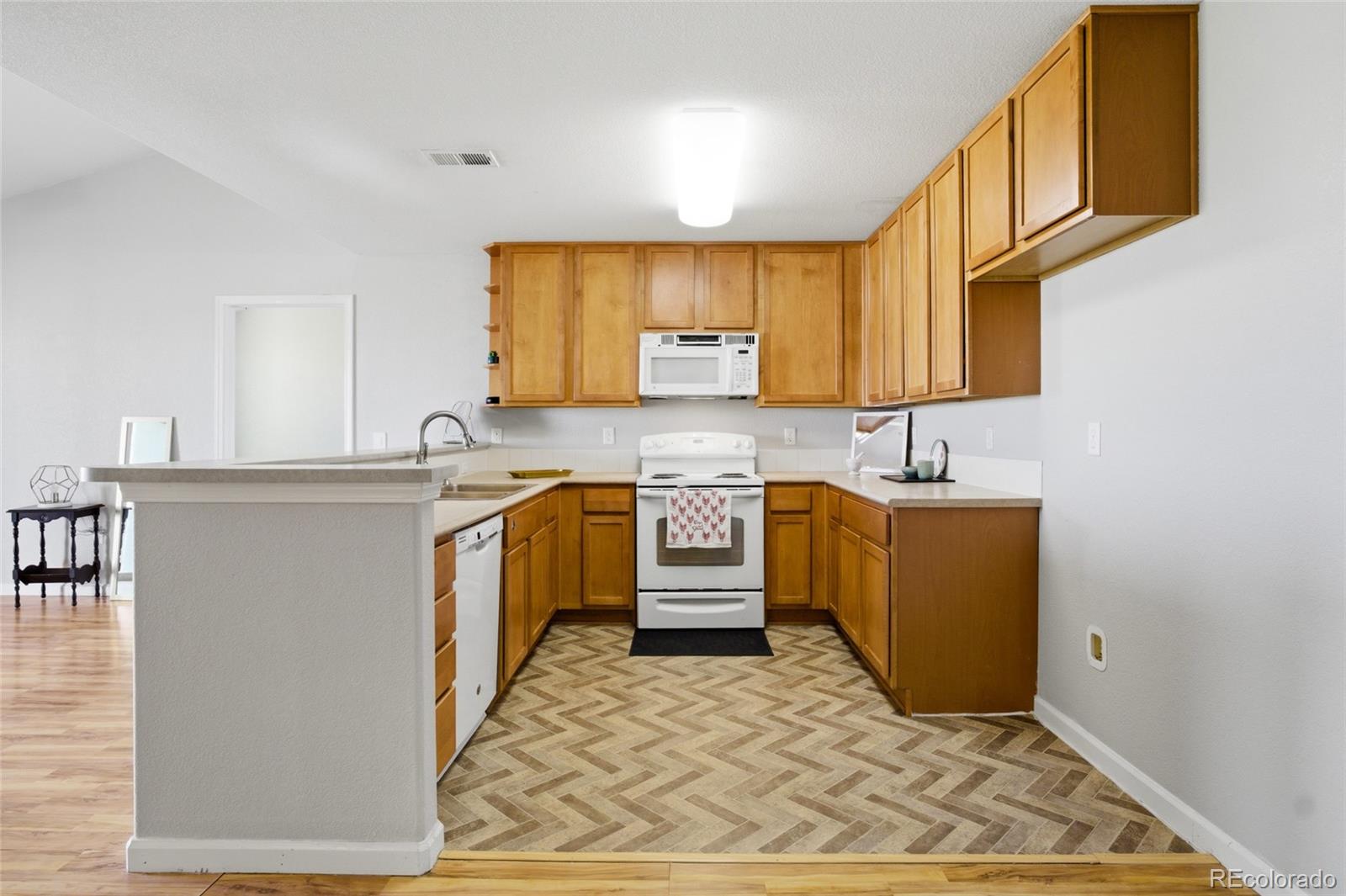 MLS Image #7 for 23306 e 5th place,aurora, Colorado