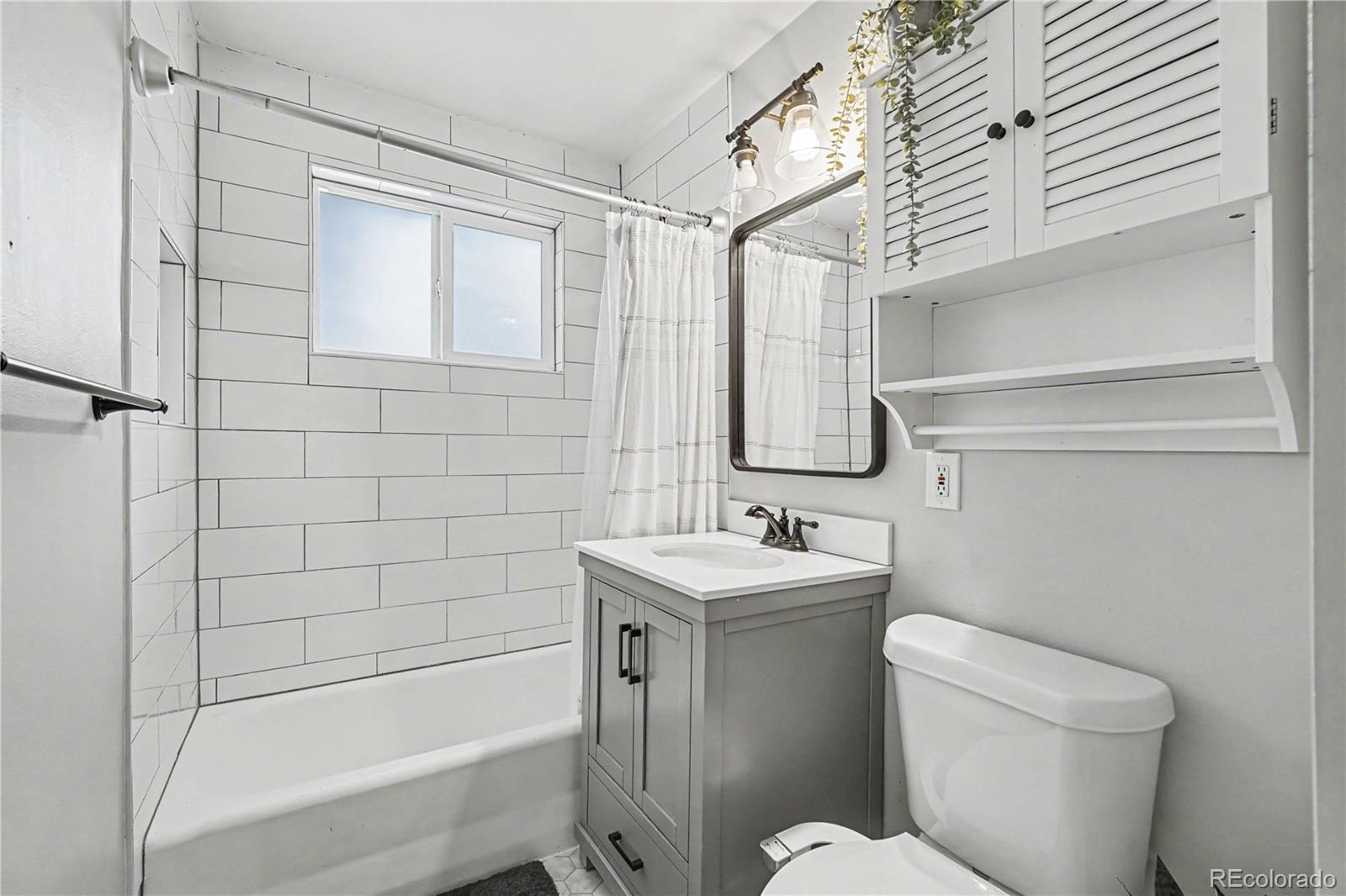 MLS Image #10 for 2216 s clermont street,denver, Colorado