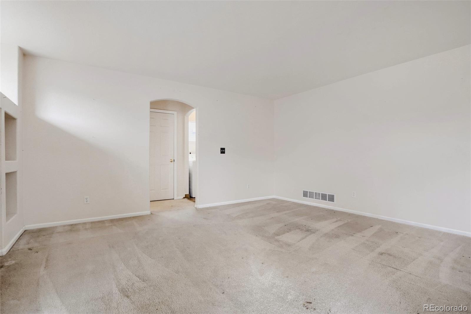 MLS Image #10 for 19809 e 41st avenue,denver, Colorado