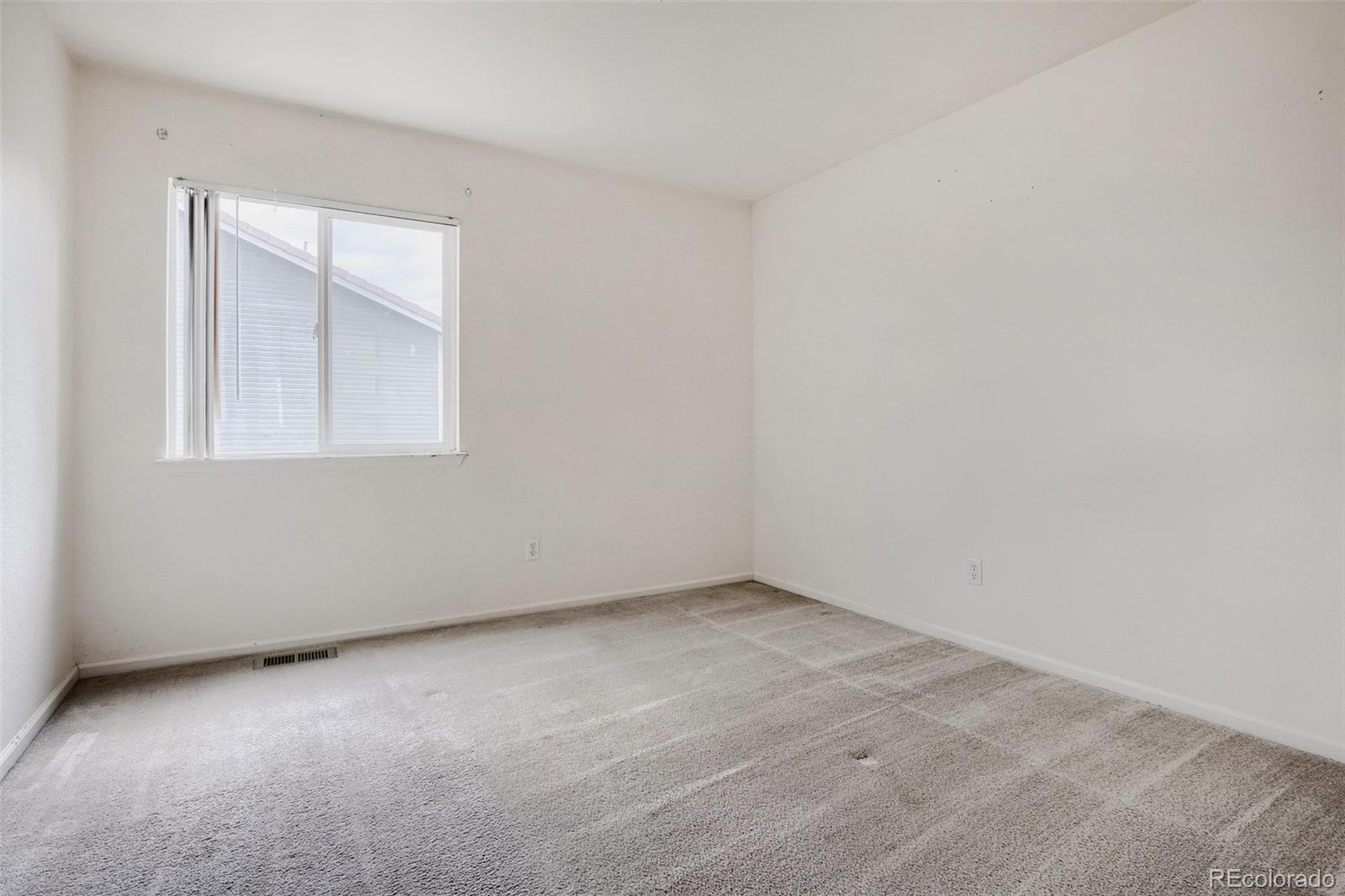 MLS Image #21 for 19809 e 41st avenue,denver, Colorado