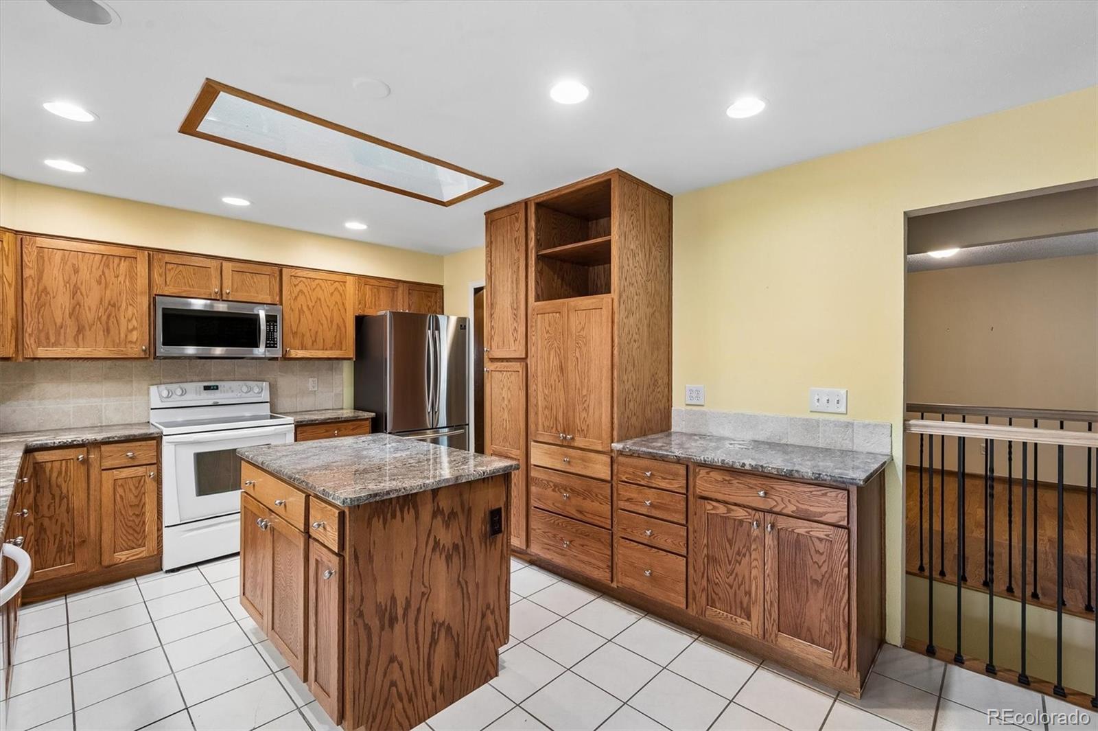 MLS Image #11 for 12210 e vassar drive,aurora, Colorado