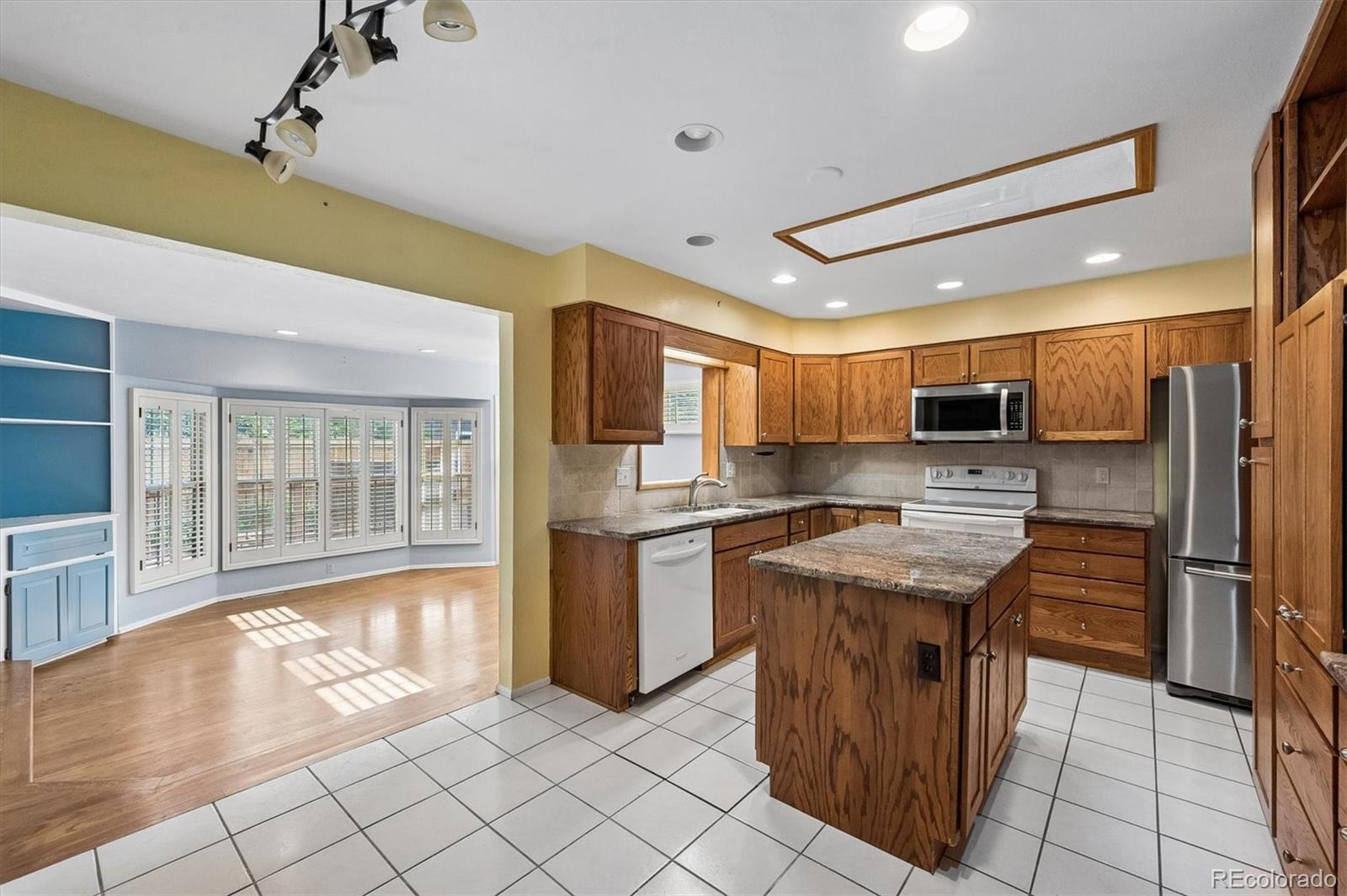 MLS Image #12 for 12210 e vassar drive,aurora, Colorado