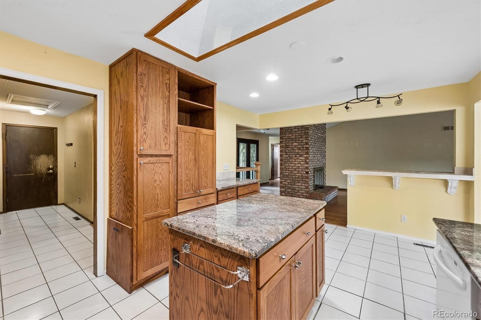MLS Image #14 for 12210 e vassar drive,aurora, Colorado